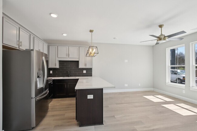 Building Photo - 908 Anderson Ln