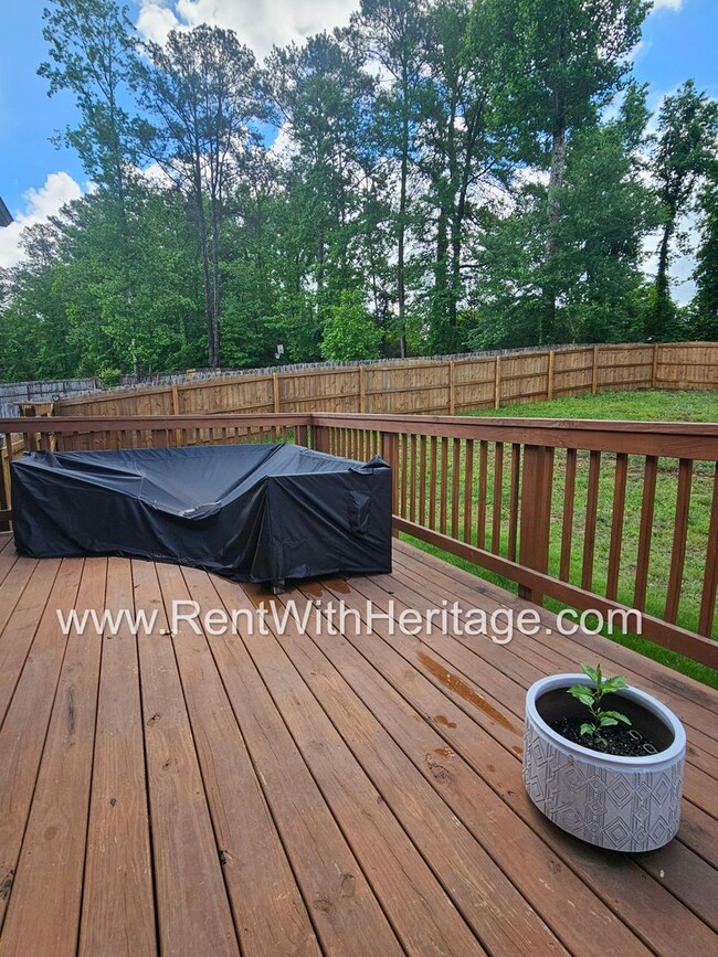 Building Photo - Gorgeous 3 bd / 2 bath / Attention to Deta...