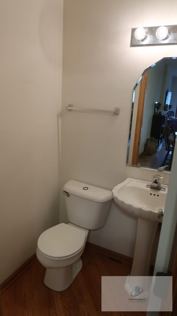 Building Photo - 1446 W Chicago Ave