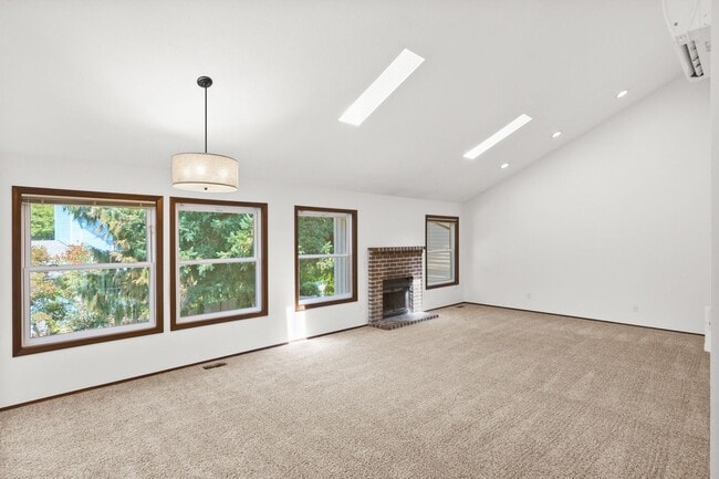 Building Photo - 3 Bedroom, 2.5 Bathroom Home Nestled in the Heart of Picks Landing Neighborhood