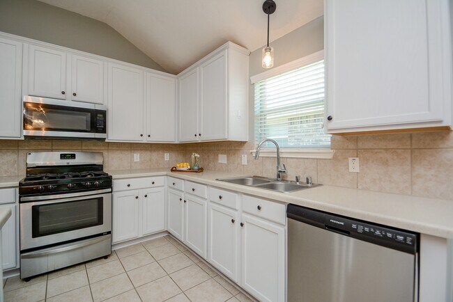 Building Photo - 24914 Oconee Dr