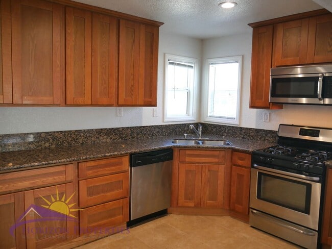 Building Photo - Remodeled 3 Bed 2 Bath 1,473 sqft home in Colonial Heights