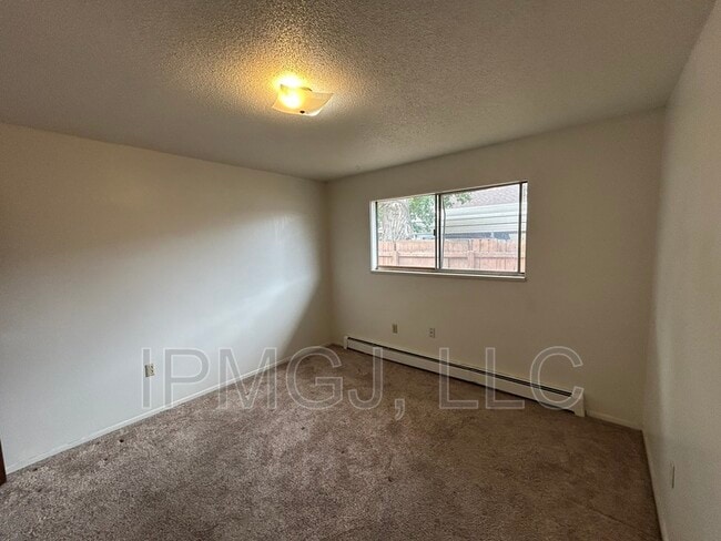 Building Photo - 420 W Kennedy Ave