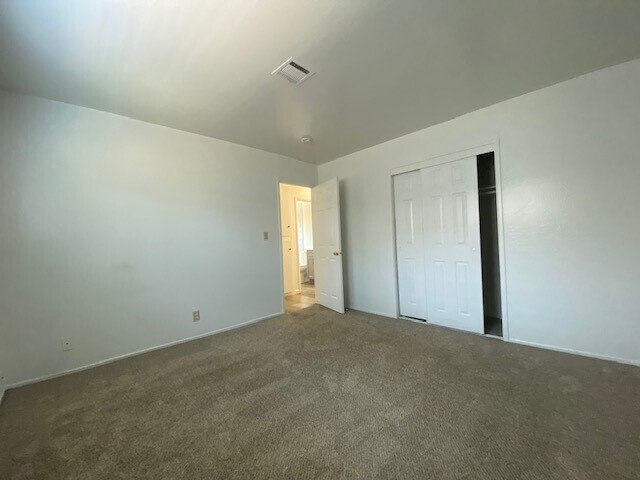 Building Photo - Beautiful Duplex in Rockin, CA!
