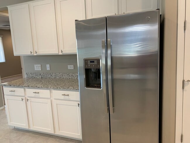 Building Photo - 3 Bedroom 2 Bath Home with 2 car garage, only built in 2020
