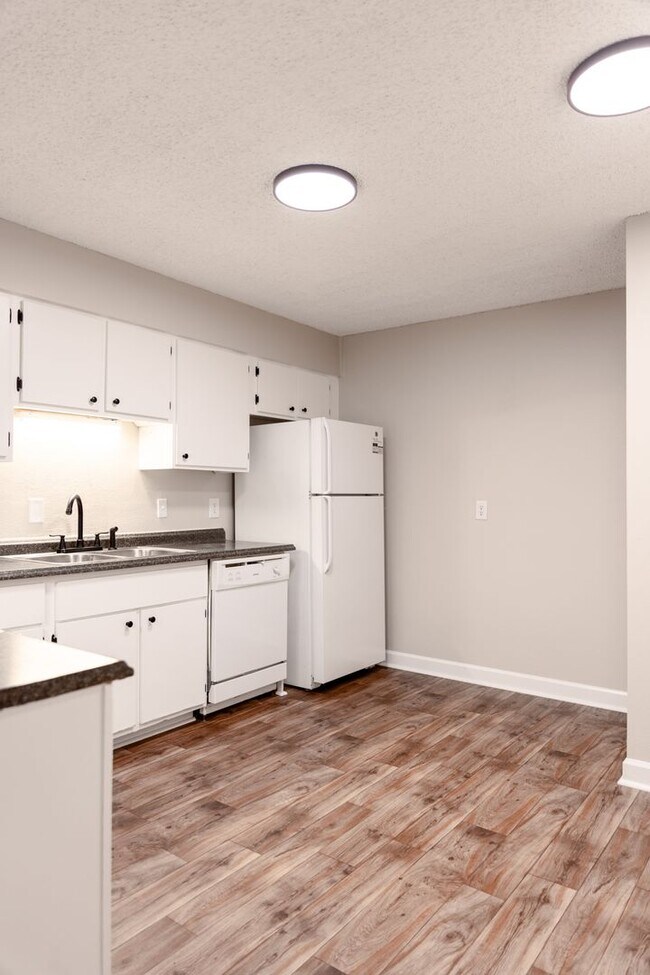 Building Photo - The Spruce - 1-Bedroom at Autumn Ridge Apa...