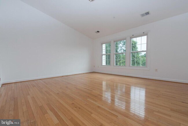 Building Photo - 13559 Flowerfield Dr