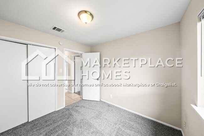 Building Photo - 1001 Greenbriar Loop