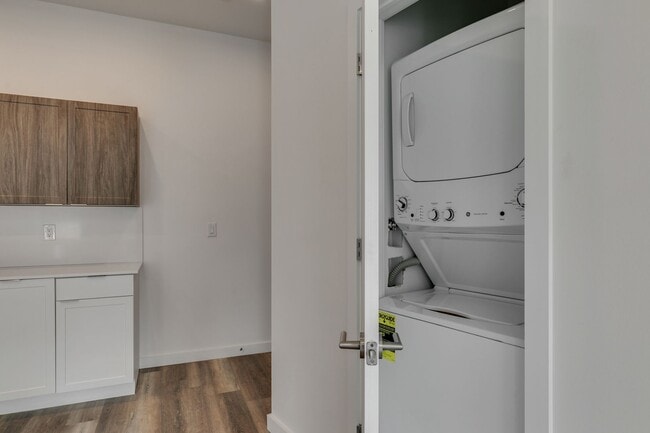 Building Photo - 2 Bedroom in Northern Liberties - Parking Available