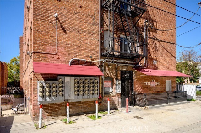 Building Photo - 228 S Kenwood St