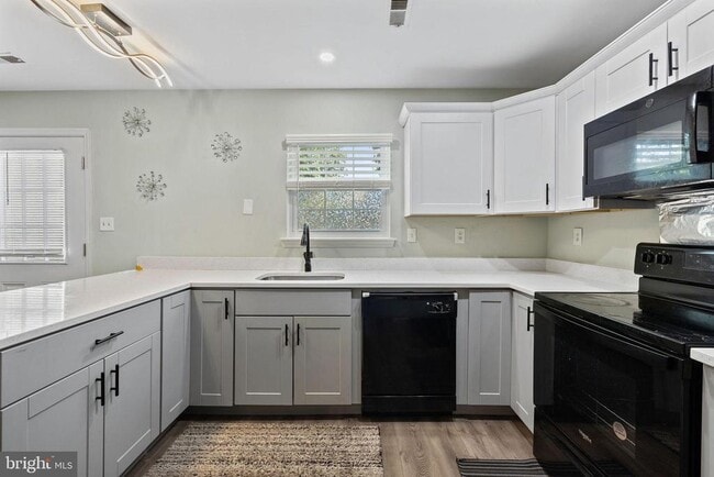 Building Photo - 4071 Bluebird Dr