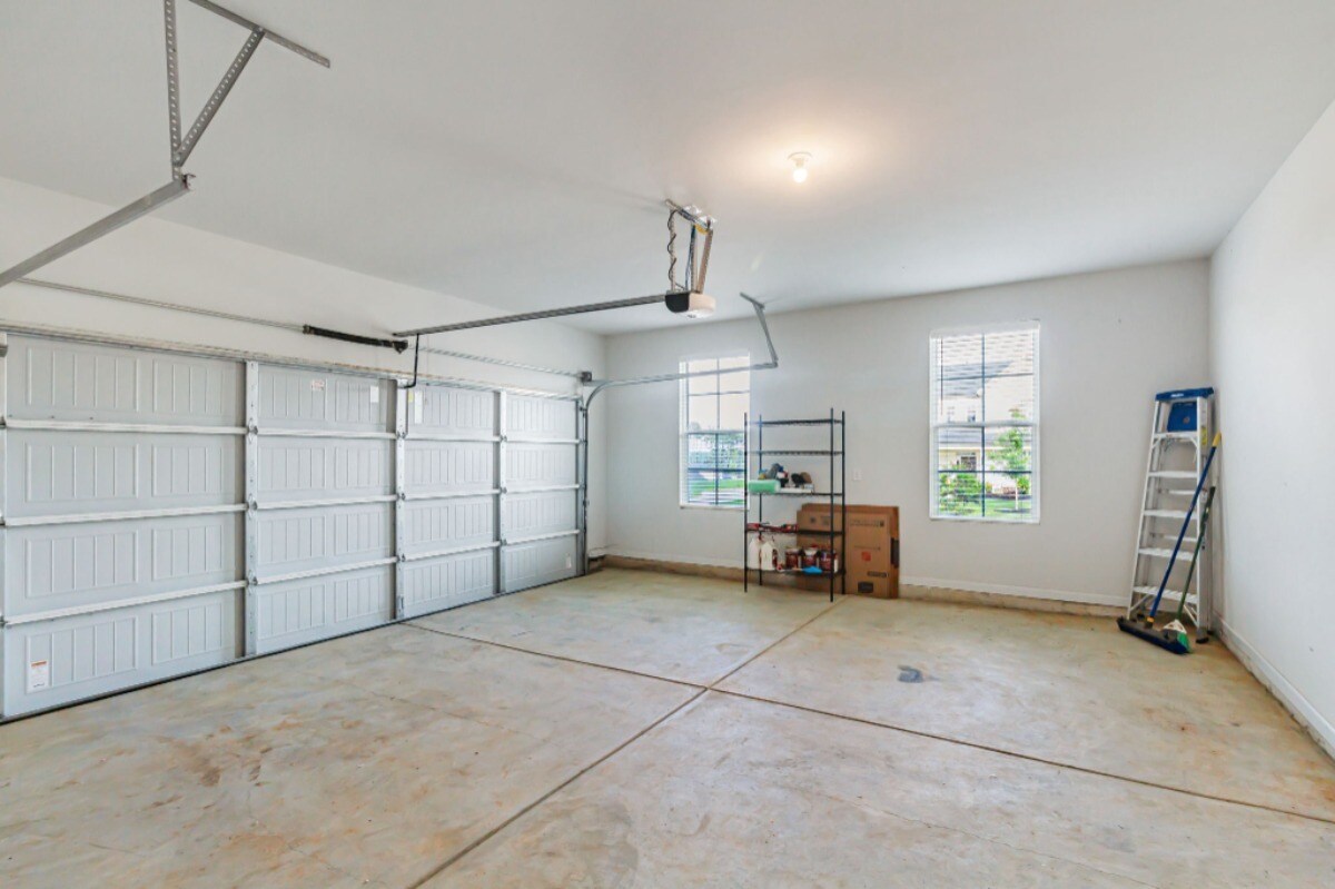 Building Photo - 220 Arwen Dr