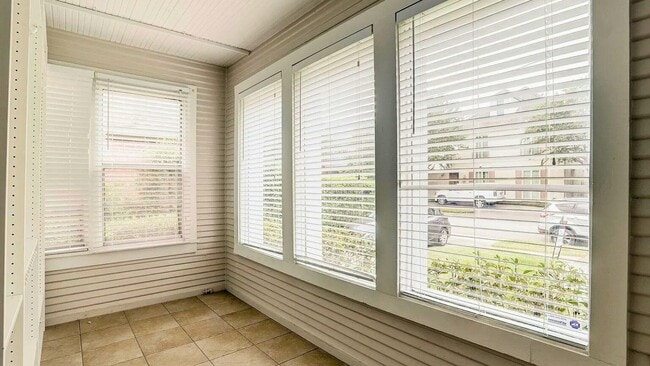 Building Photo - 2220 Avalon Pl