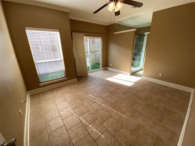 Building Photo - 735 Arlington St