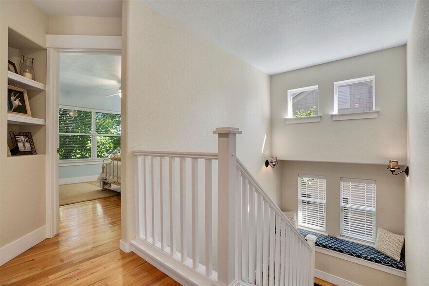 Bright, open upper level landing - 4144 Lost Canyon Drive