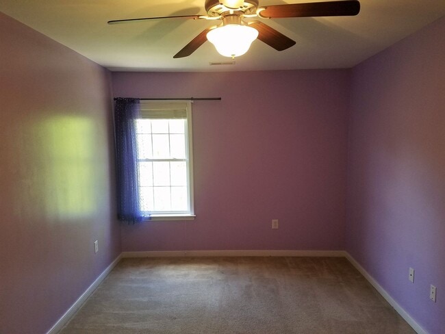 Building Photo - Large 2 story transitional in Birkdale
