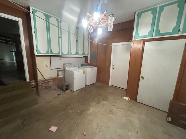 Building Photo - 1614 Sandra Dr