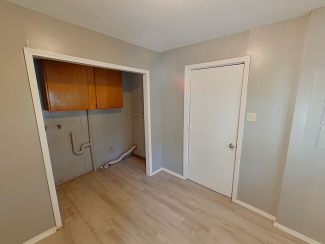 Building Photo - 2BR Renovated Home