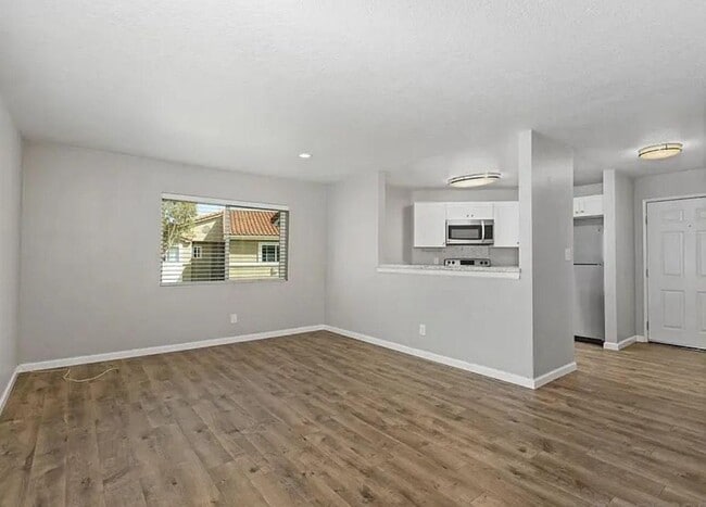 Building Photo - 7565 Charmant Dr