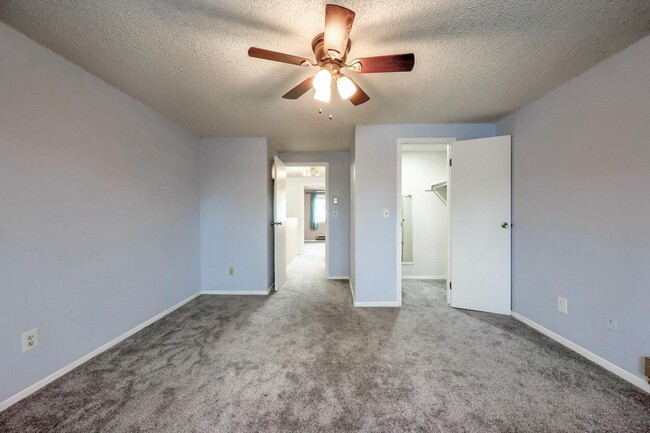 Building Photo - Two Bedroom Townhouse in Wheat Ridge!