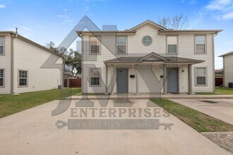 Building Photo - Duplex For Lease