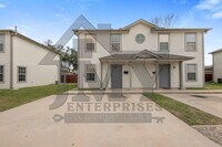 Building Photo - Duplex For Lease