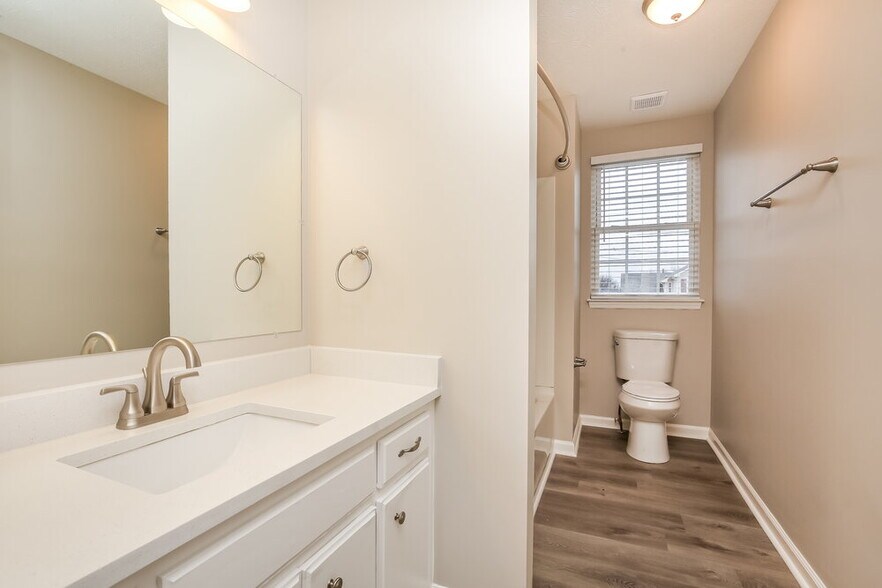 Building Photo - 2116 Candlebrook Ct