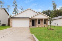Building Photo - 15767 Del Norte Dr
