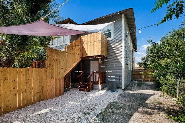Building Photo - Prime Location! Beautifully Updated 3-Bedroom Duplex Near The Pearl & Downtown