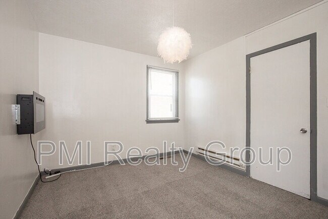 Building Photo - 1520 Coventry Rd