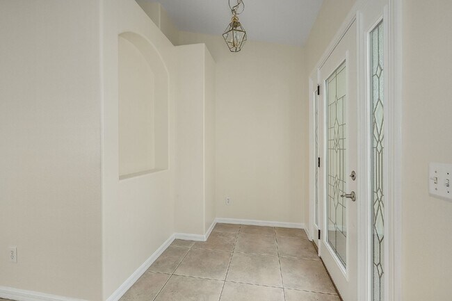 Building Photo - 4 BEDROOM POOL HOME IN SUNTREE!!!!!!!