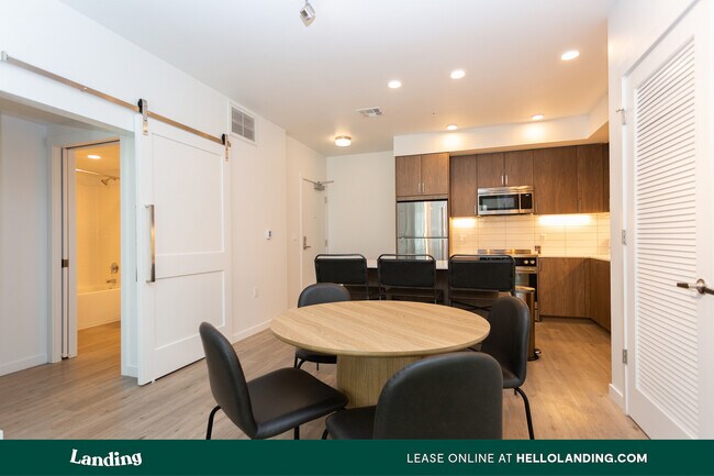 Building Photo - 9314 W Russell Rd