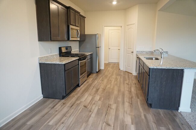 Building Photo - Modern 4 Bedroom Home in Windmill Farms with Community Pools and Trails