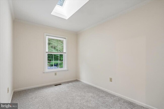Building Photo - 5834 Waterdale Ct