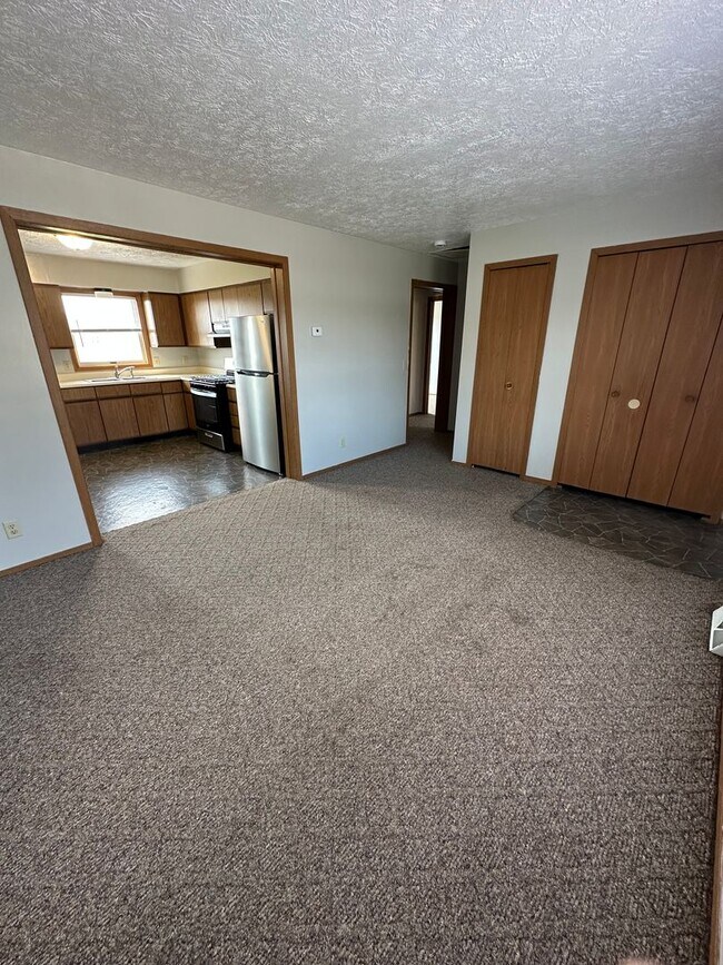 Building Photo - 3955-3965 N Meadow Ridge Dr