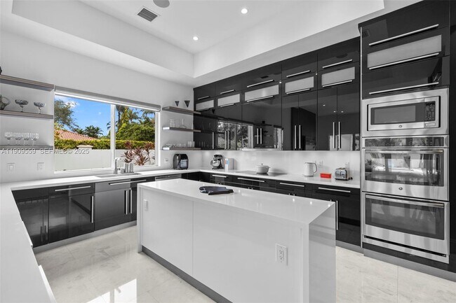 Building Photo - 9580 SW 101st Terrace