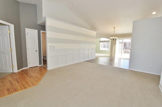 Building Photo - Immaculate Single-Level Home