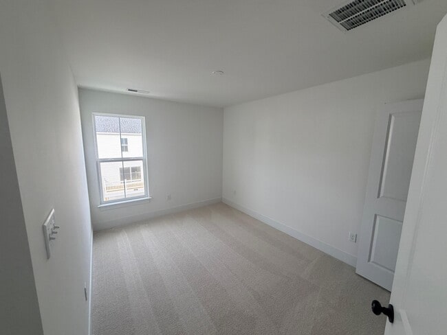 Building Photo - 15375 Sunray Aly