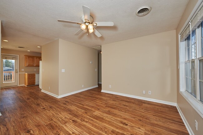 Building Photo - Reduced: 2BR, 1 1/2BA condo * Ready now.