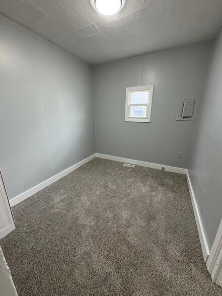 Building Photo - 1940 Woodbridge Rd