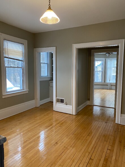 Building Photo - 919 E Clarke St