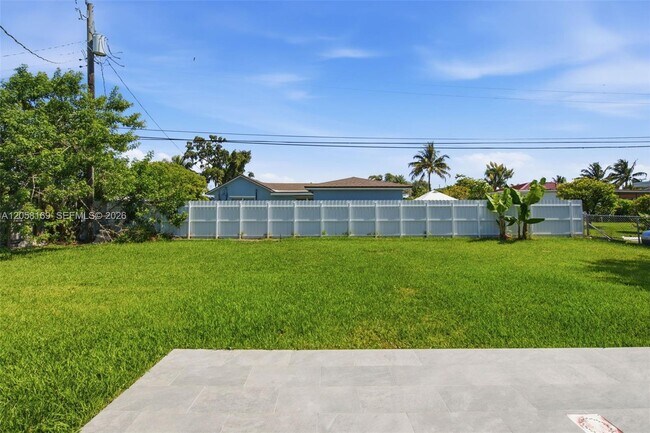Building Photo - 6785 SW 17th St