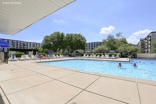Building Photo - 9737 N Fox Glen Dr