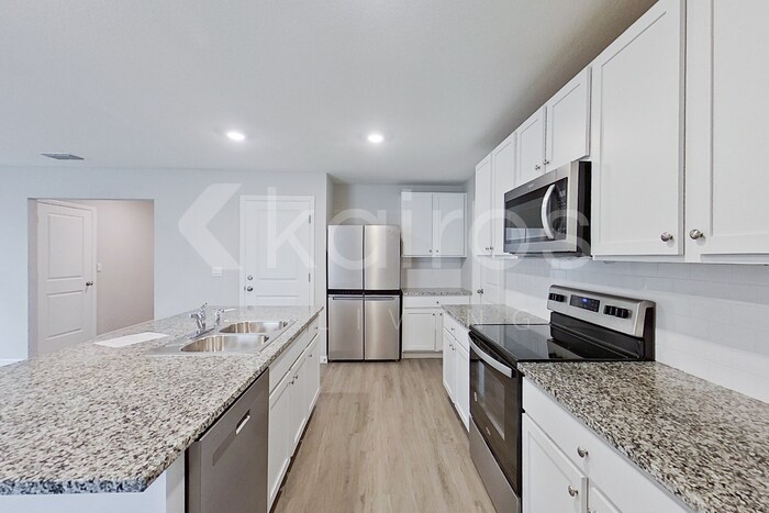 Building Photo - 8651 SW 44th Ct