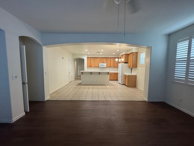 Building Photo - Stylish Single-Story 3 Bed 2 Bath Home For...
