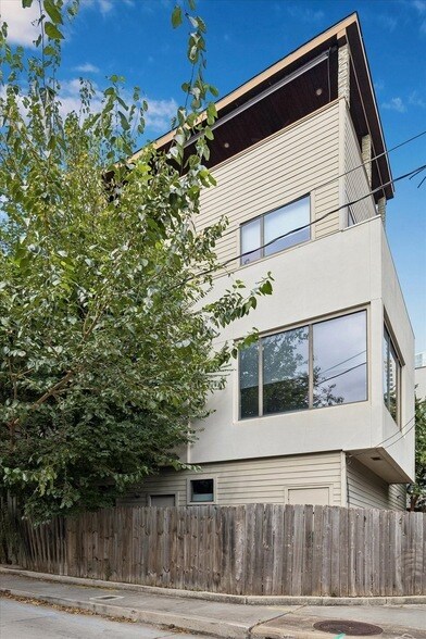Building Photo - 732 Ruthven St