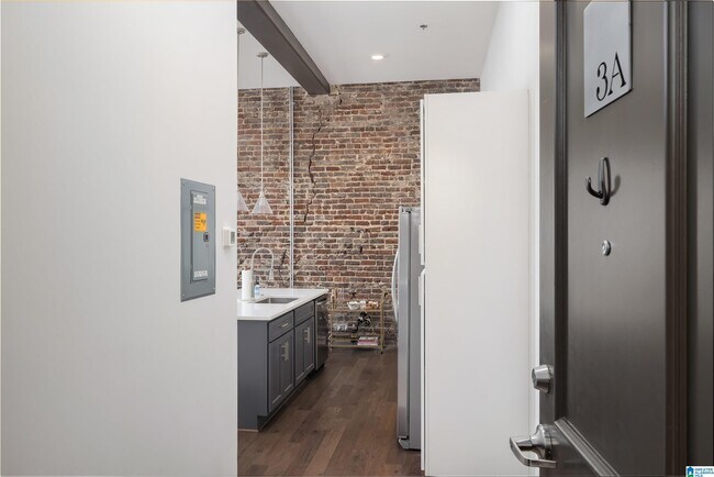 Building Photo - 2015 1st Ave N