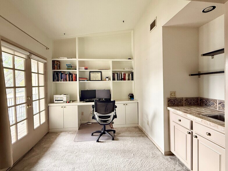 Building Photo - 2001 Bering Dr