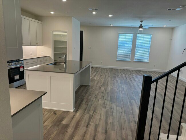 Building Photo - 2821 Jacaranda Dr