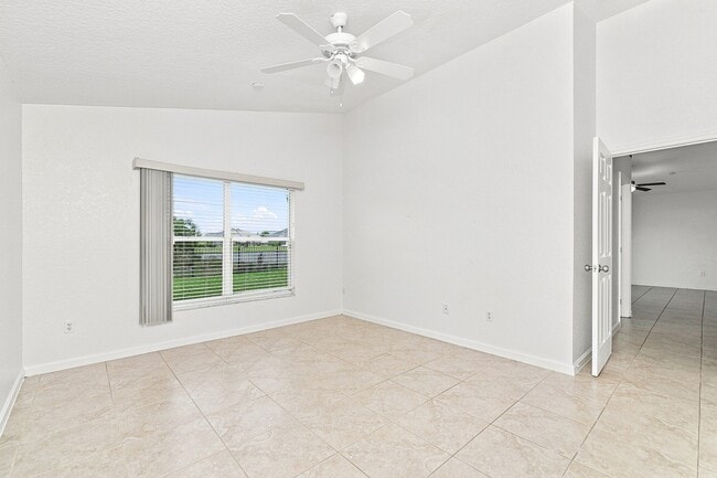 Building Photo - 2821 Maguire Dr